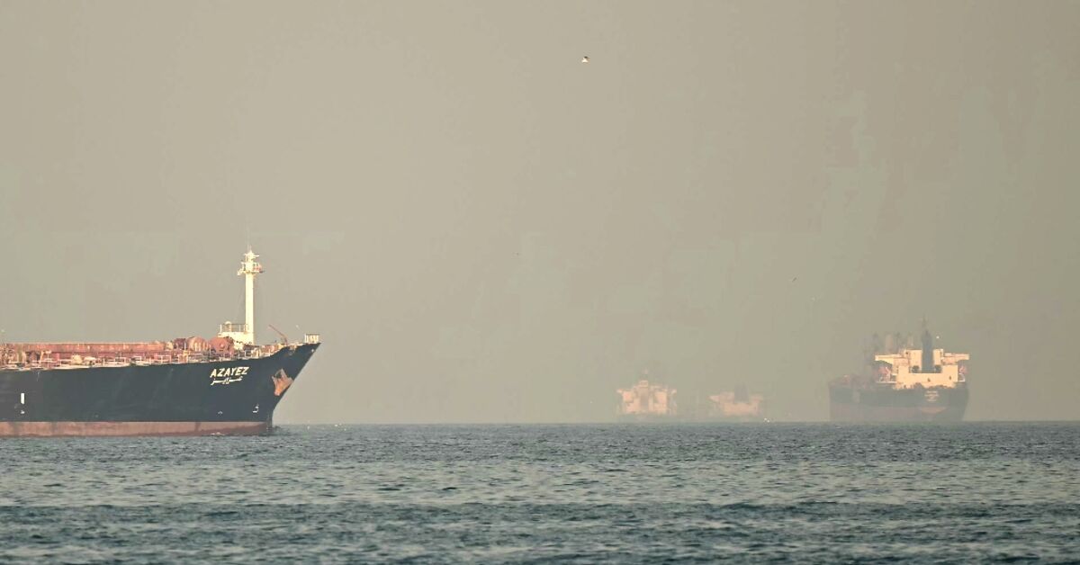 10 vessels attacked in Hormuz Strait: analysts