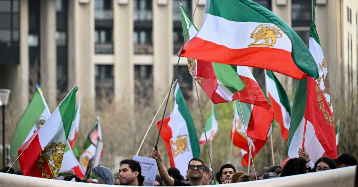 Protesters come out for Iran, against war in spots across the globe