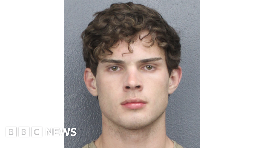 Influencer Clavicular arrested on battery charge in Florida