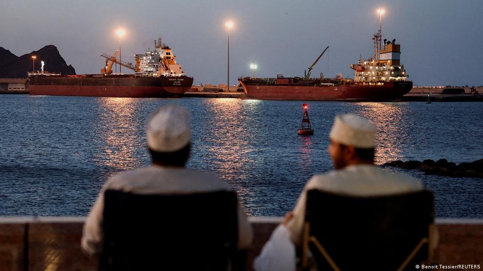 Oil prices fall after Trump predicts end to war