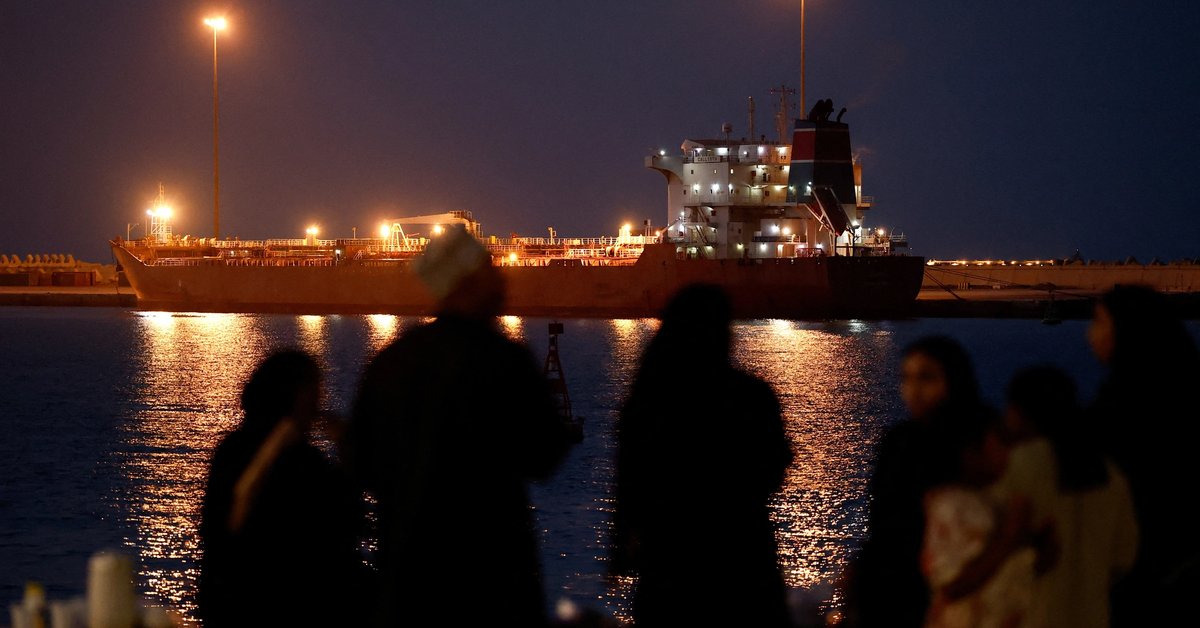 Trump seeks ‘Hormuz coalition’ as US weighs move on Kharg Island