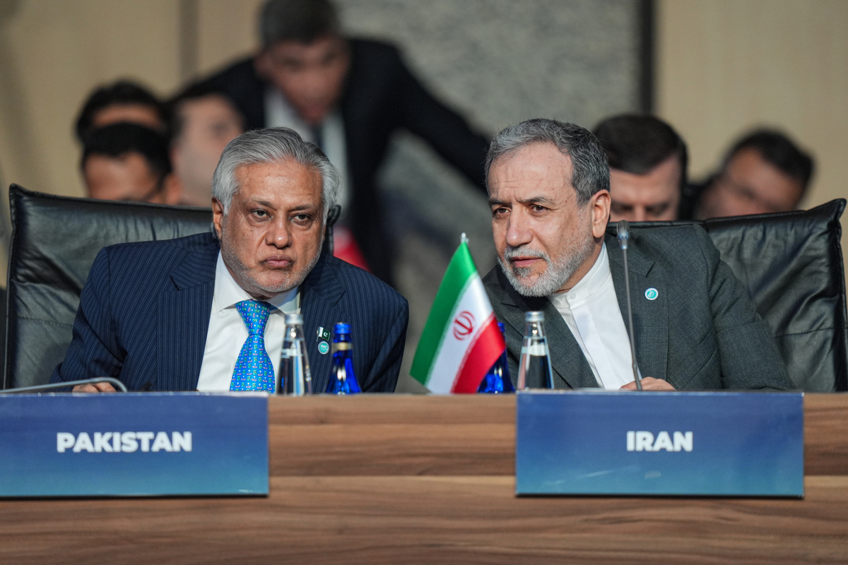 Iran agrees to allow 20 more Pakistani-flagged ships to transit Strait of Hormuz, Islamabad confirms – Middle East Monitor