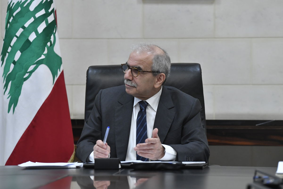 Lebanese prime minister bans Hezbollah’s military activities – Middle East Monitor