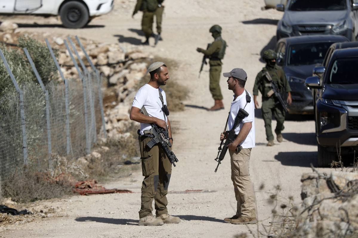 Two Palestinians killed in settler attack on Qaryut village near Nablus – Middle East Monitor