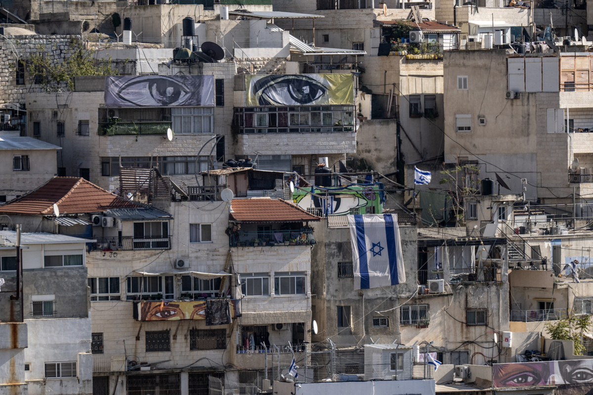 Settler group seizes two apartments in Silwan, displacing Palestinian family – Middle East Monitor