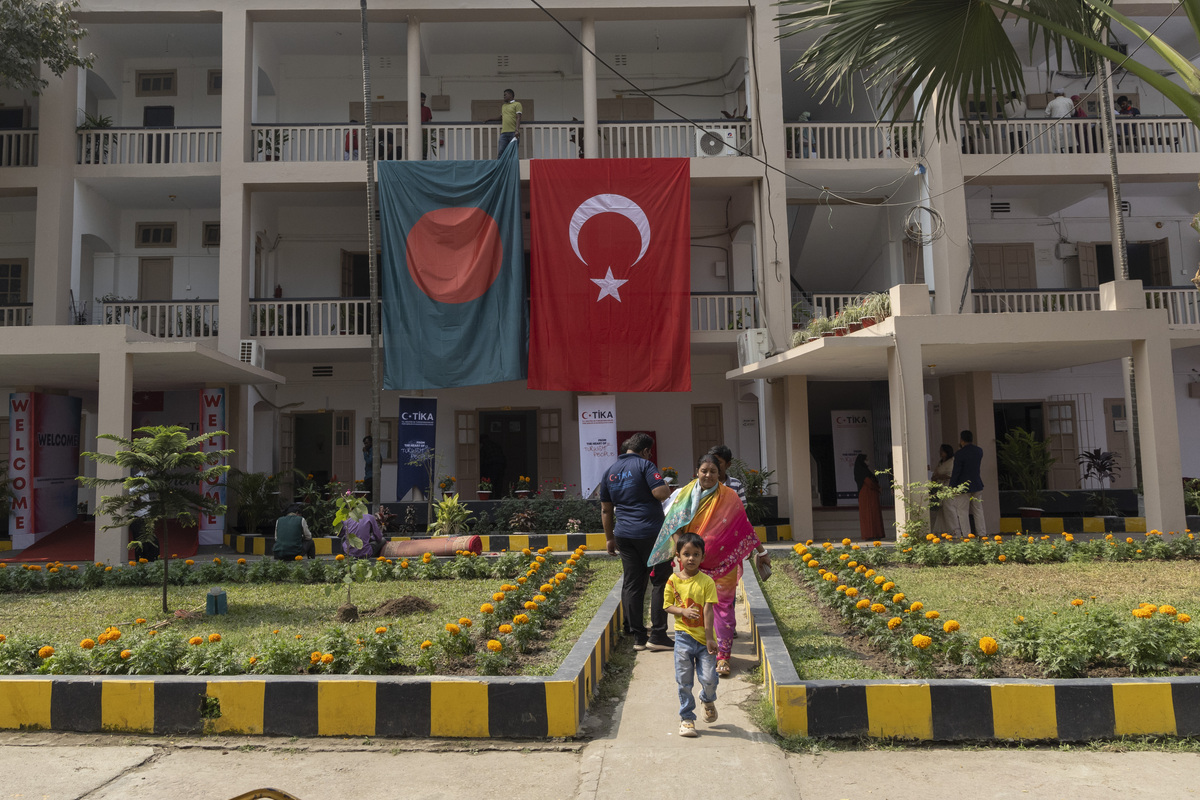 Bangladesh shuts educational institutions to conserve fuel and electricity – Middle East Monitor