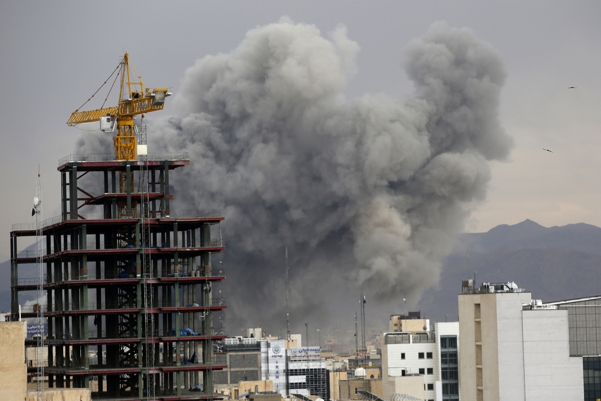 Explosions heard in Tehran as new strikes hit Iranian capital – Middle East Monitor