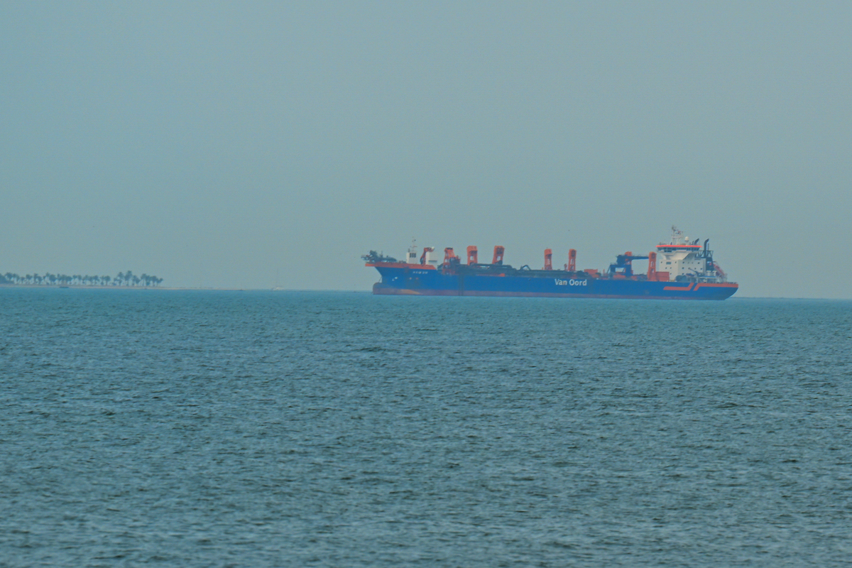 Crew rescued after container ship attacked in Strait of Hormuz – Middle East Monitor