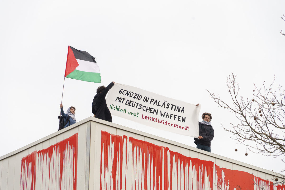 Protesters target Rheinmetall headquarters in Berlin over defense exports – Middle East Monitor