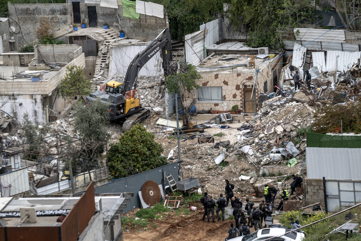 Israeli forces demolish two Palestinian homes in East Jerusalem – Middle East Monitor