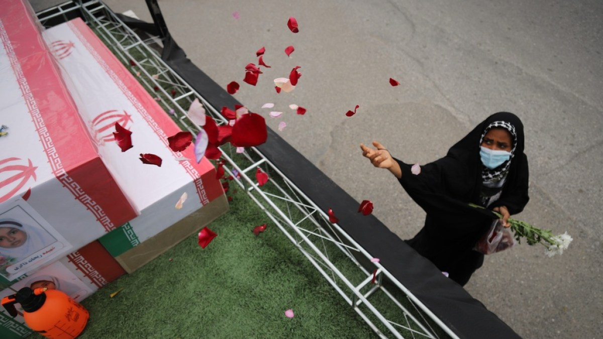 US will ‘rain missiles’, ‘death and destruction’ on Iran, Trump aides say | Military News