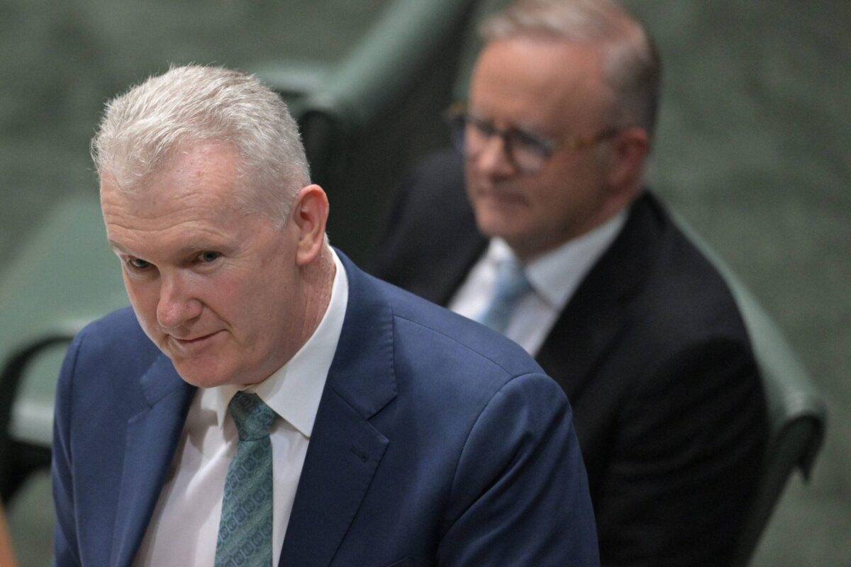 Iranians holding valid visas blocked from entering Australia for 6 months – Middle East Monitor