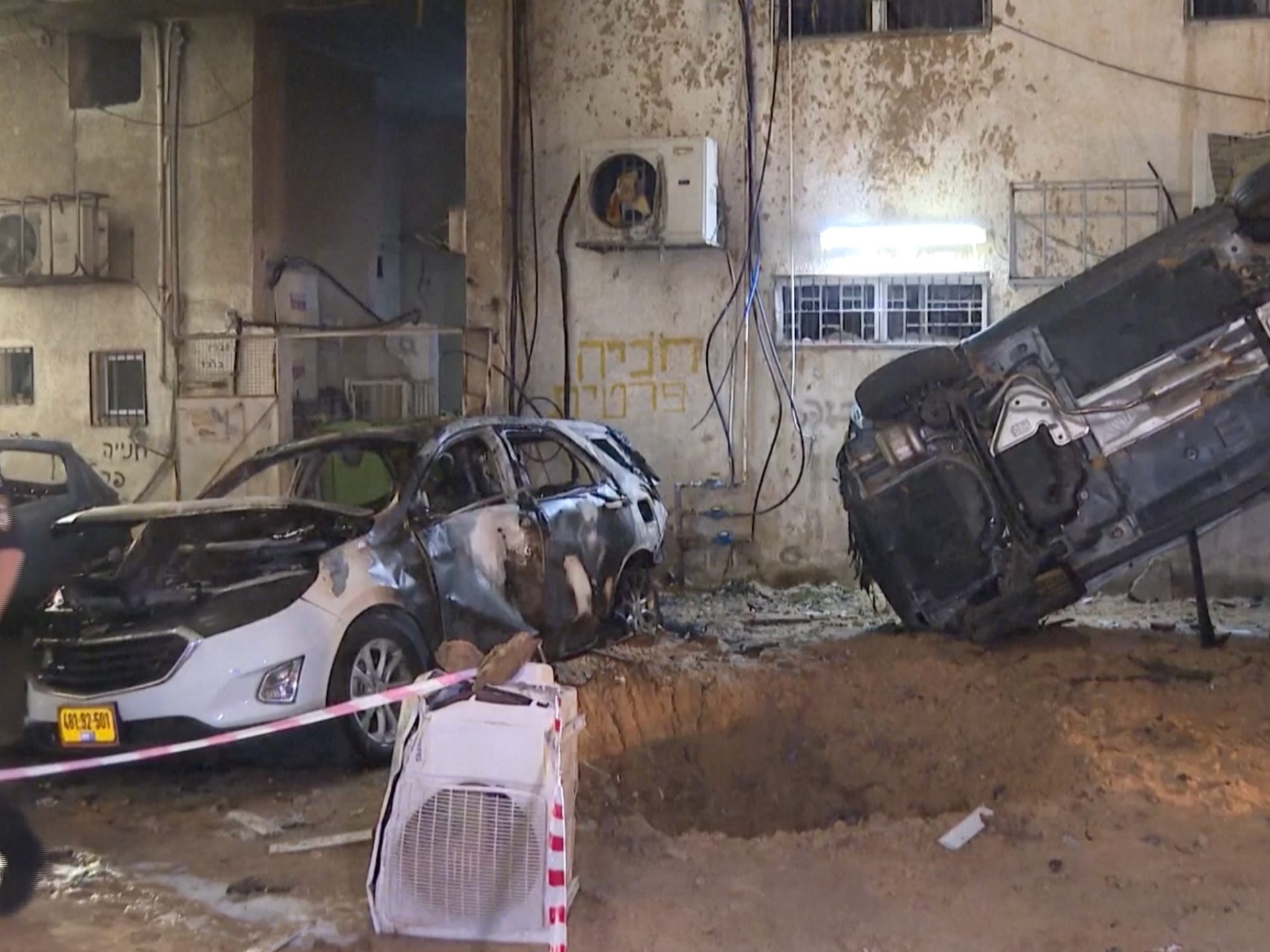 Cars were burned and overturned by shrapnel in Tel Aviv district | US-Israel war on Iran