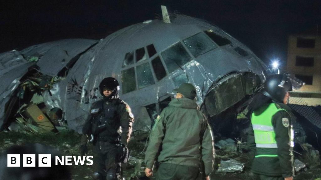 At least 20 killed after military plane carrying banknotes crashes in Bolivia