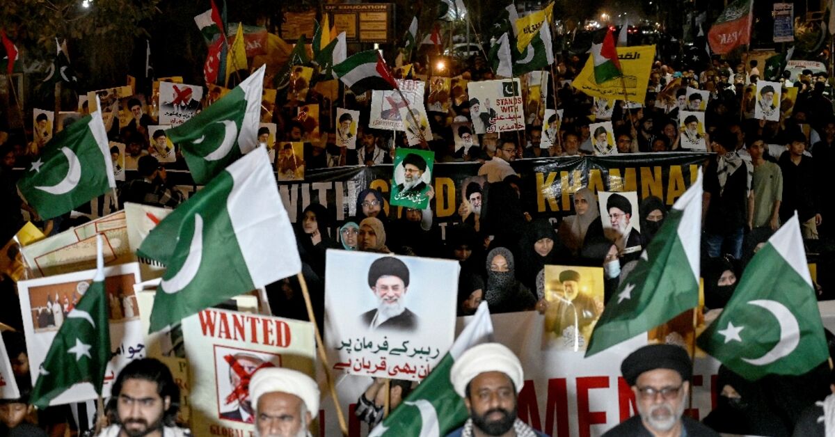 Pro-Iran protesters try to storm US missions in Pakistan, Iraq