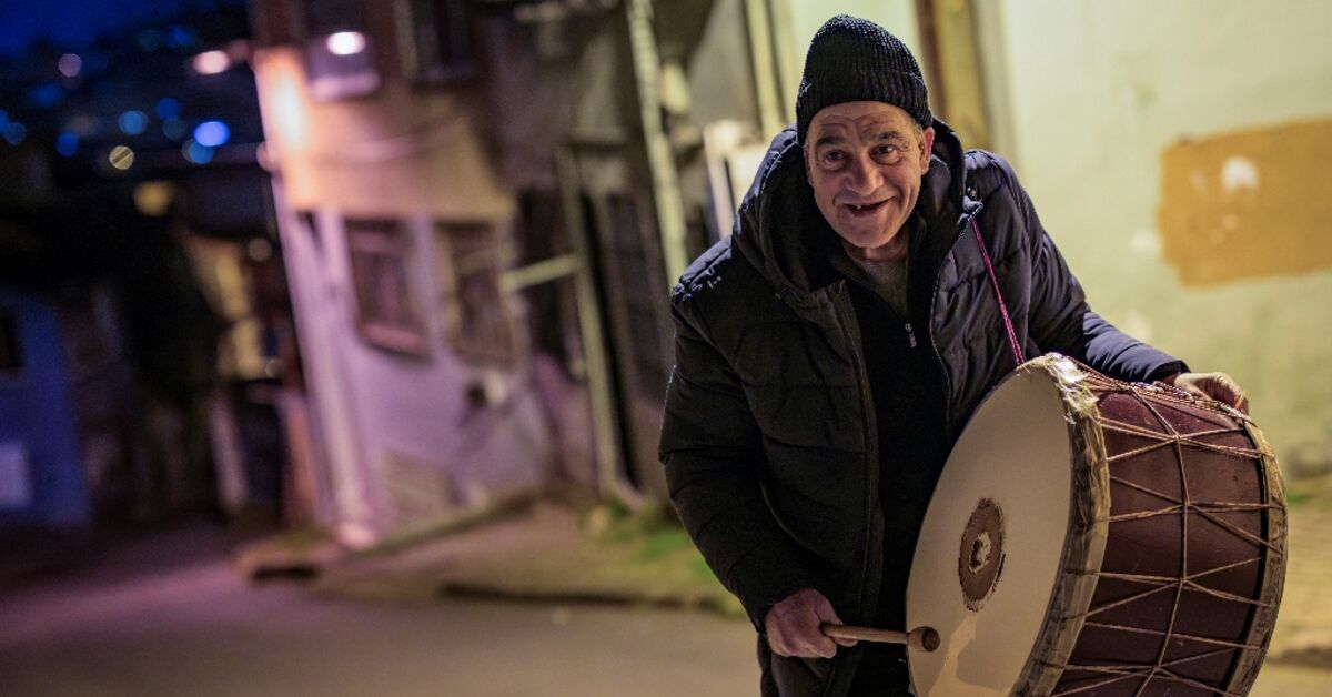 Before dawn, ancient drum rite wakes Istanbul faithful to fast