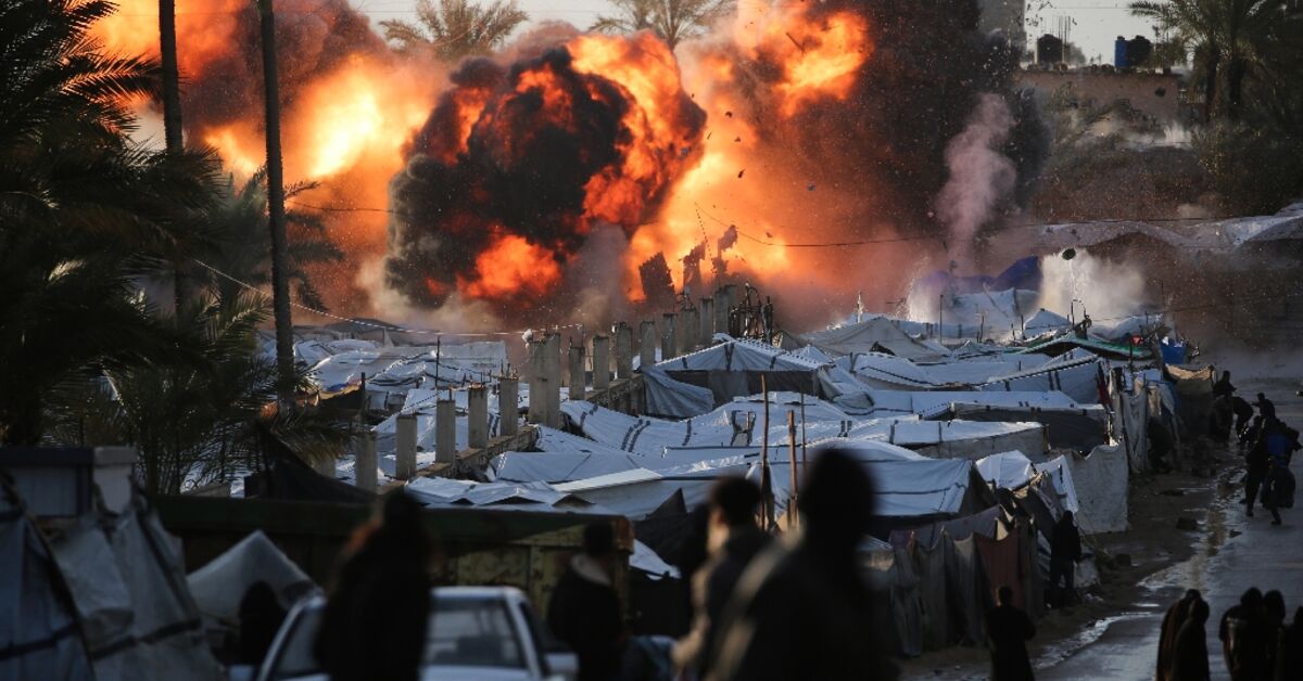 Gaza civil defence says Israeli strike kills one, tents on fire