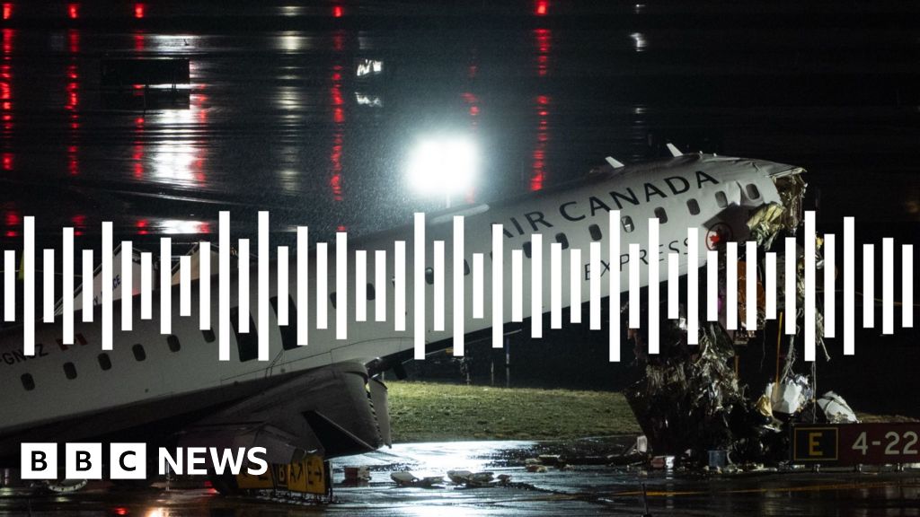 Listen to LaGuardia control tower audio during collision