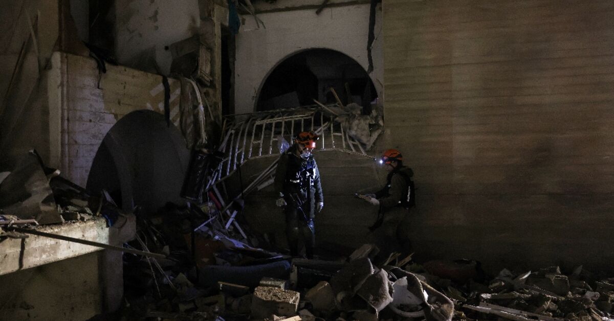 Iran missile strikes wound over 100 in two south Israel towns