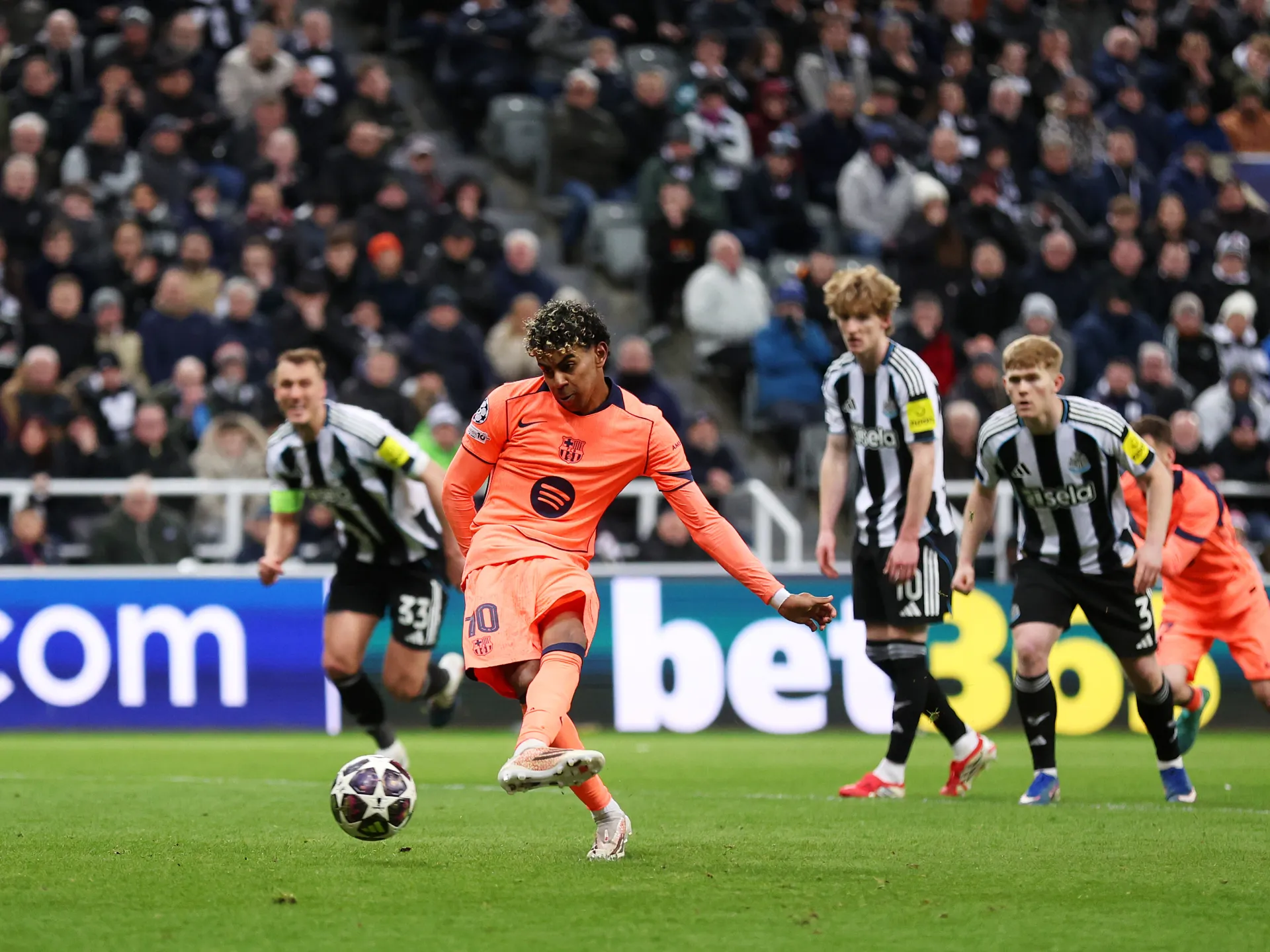 Late Yamal penalty earns Barcelona draw at Newcastle in Champions League | Football News