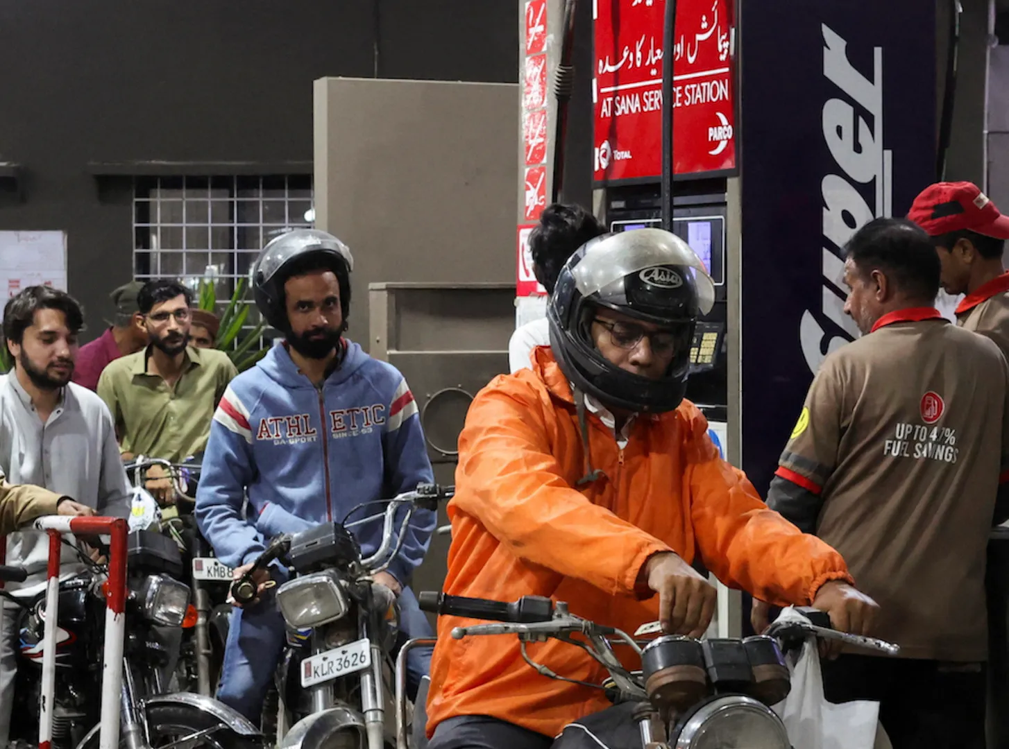 Panic at Pakistan fuel stations over Iran war | Oil and Gas