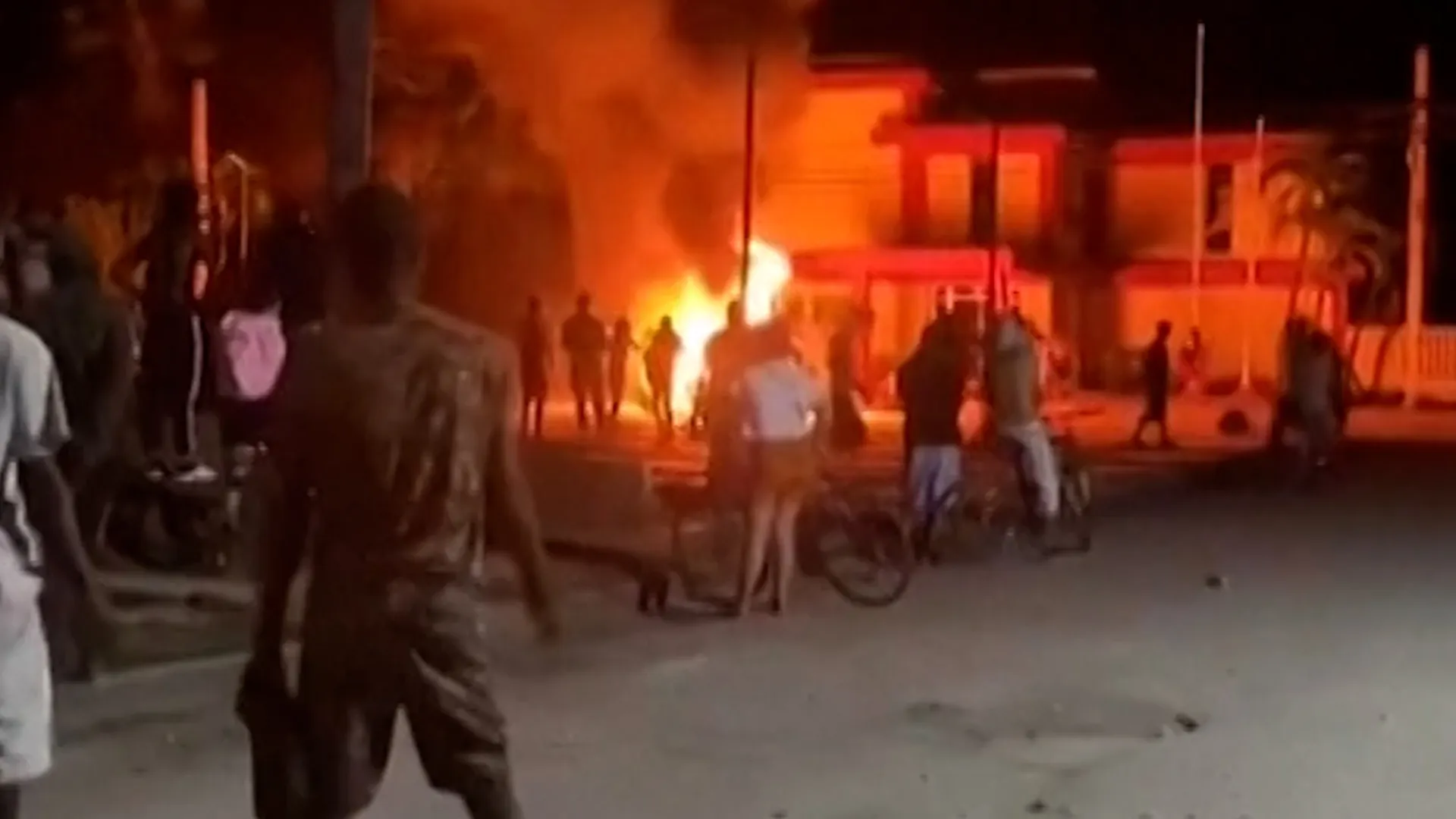 Protesters in Cuba attack Communist party office in rare riot over blackout | Protests