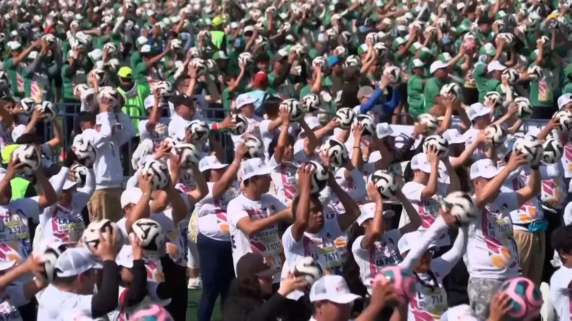 Mexico sets world record for biggest football lesson | Newsfeed