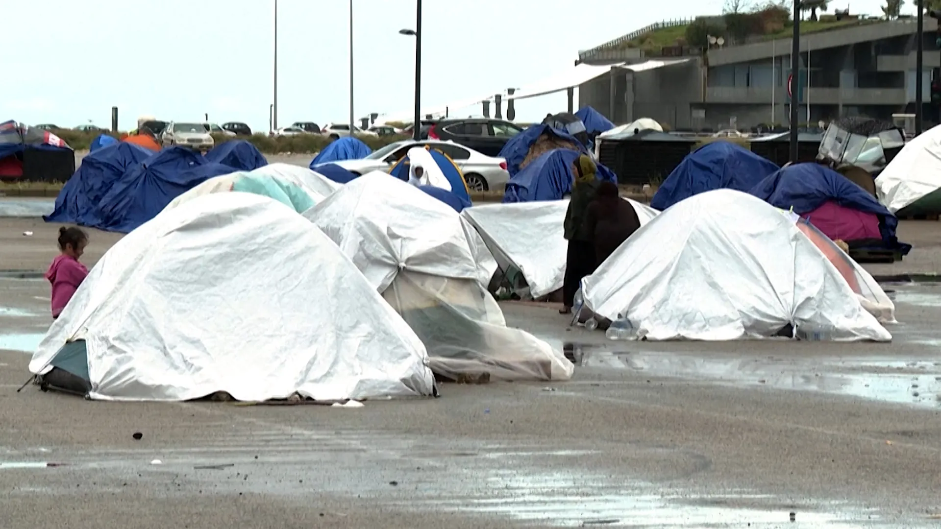 Displaced families shelter in tents in Beirut amid Israeli strikes | Benjamin Netanyahu News