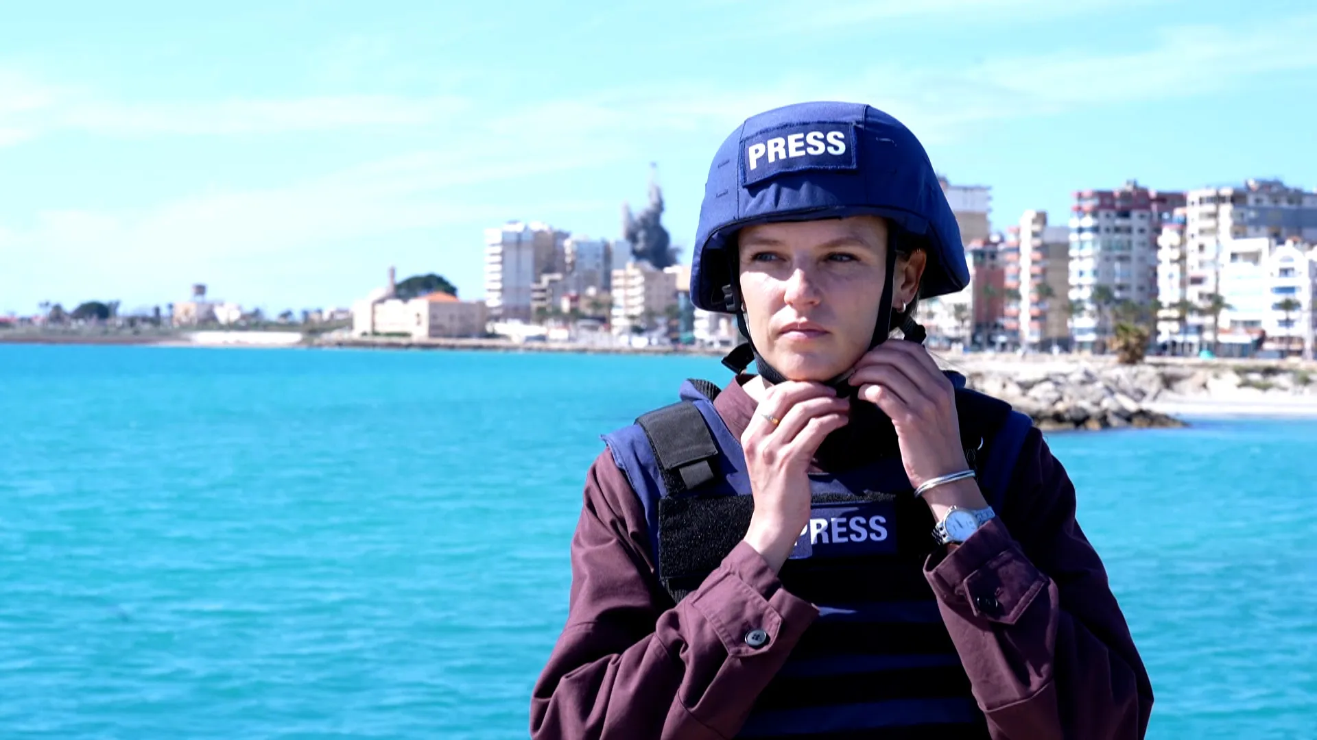 Israeli strike hits Tyre during Al Jazeera report | Israel attacks Lebanon