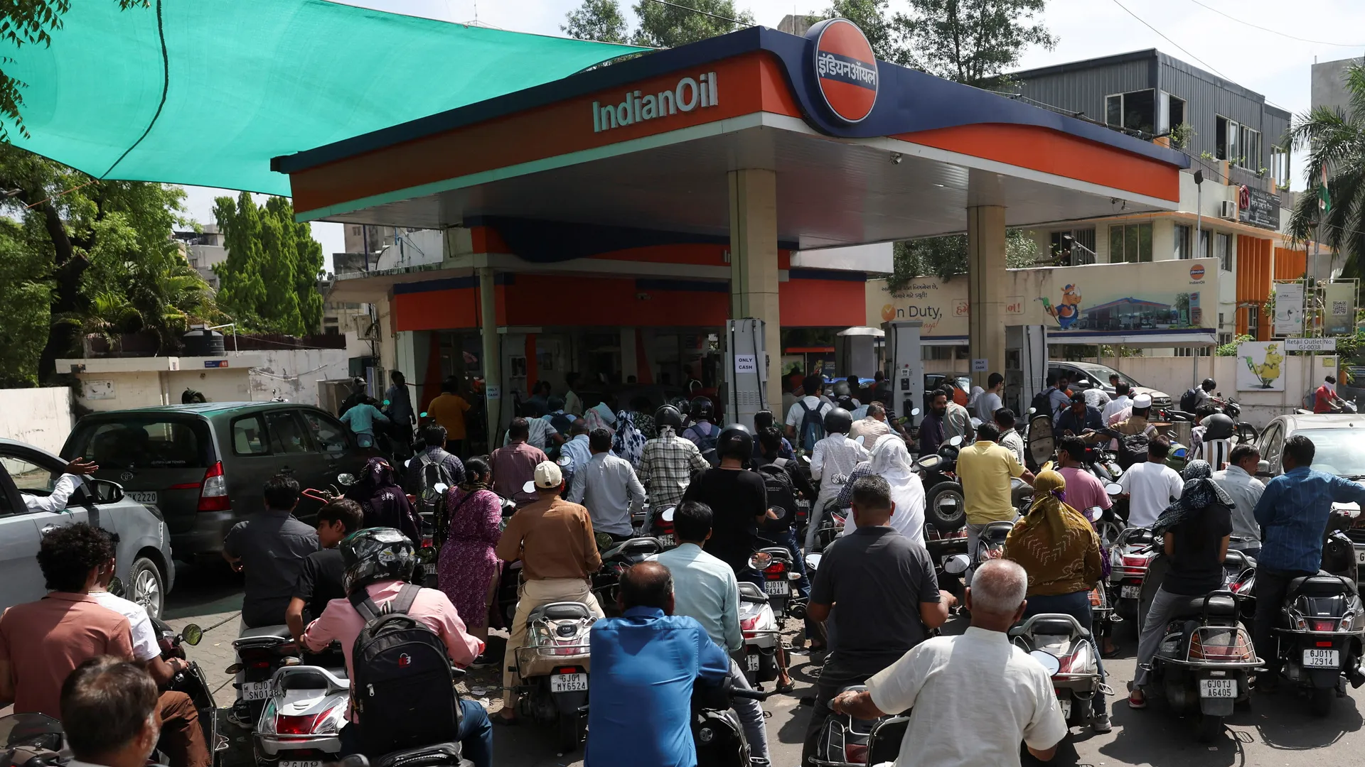 Indian police manage long lines as panic grows over fuel shortages | US-Israel war on Iran