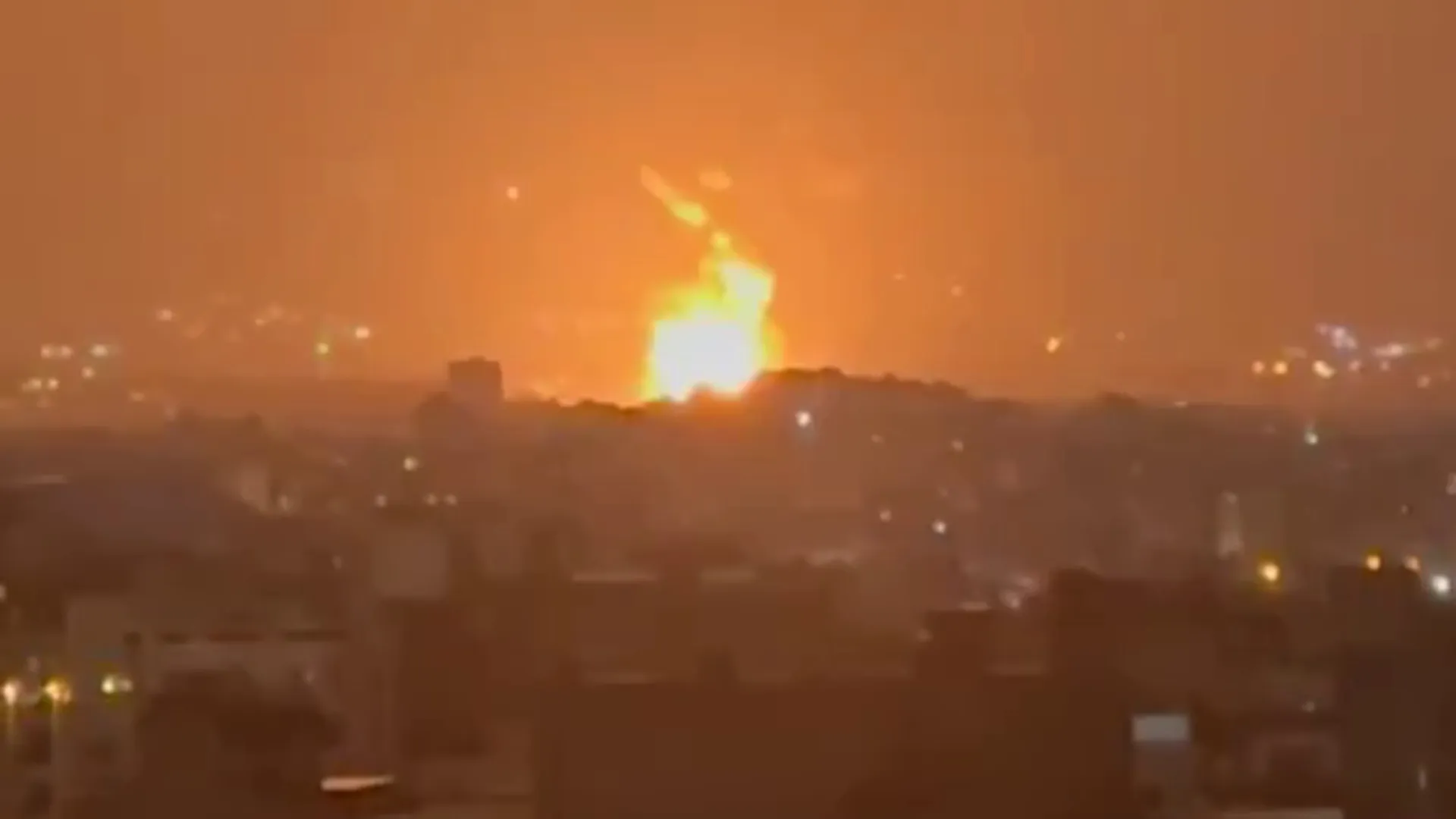 Intense bombing in Tehran, Isfahan