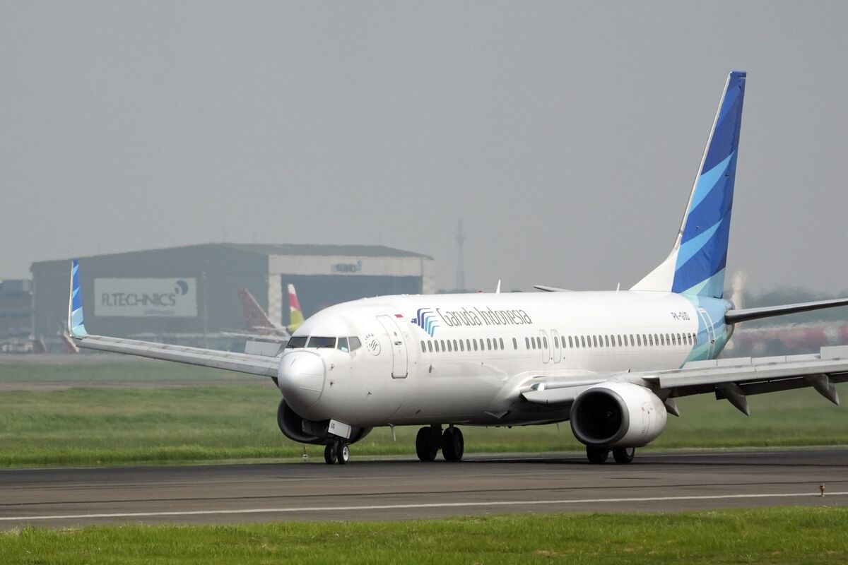 Garuda Leads Losses in Bonds of Asian Airlines Stung by Iran War