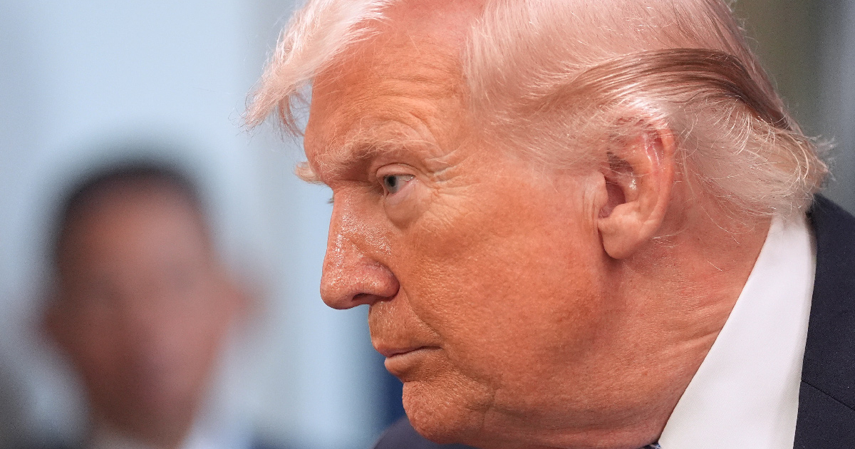 Trump Extends Iran Ceasefire, Keeps Strait of Hormuz Blockade