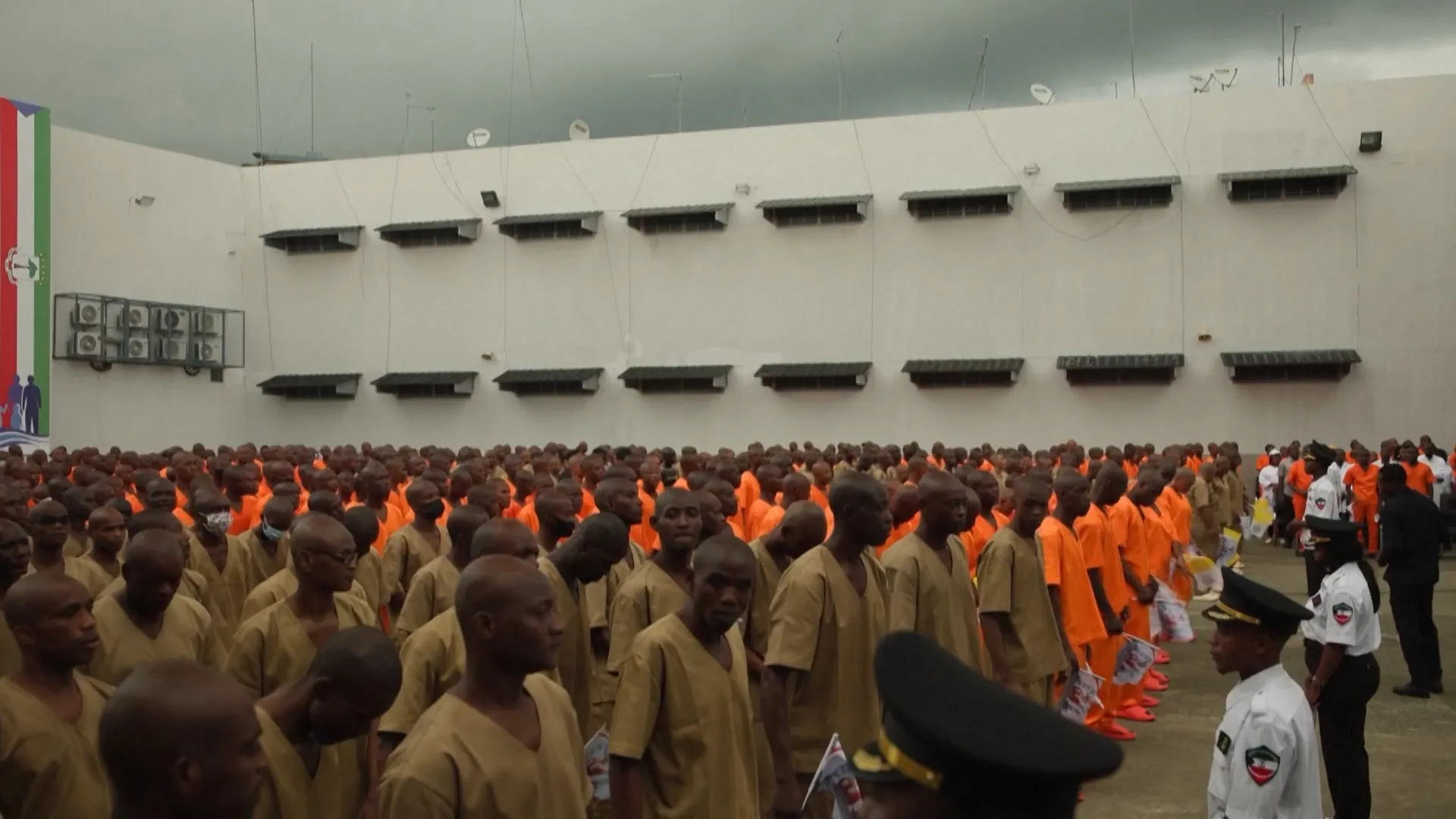 Pope Leo visits prison in Equatorial Guinea | Newsfeed