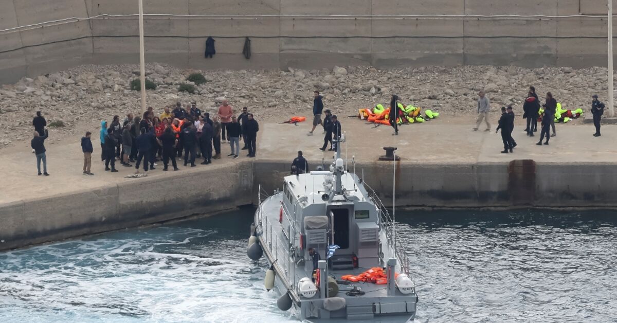 Israel quizzes two Gaza flotilla activists, angering Spain