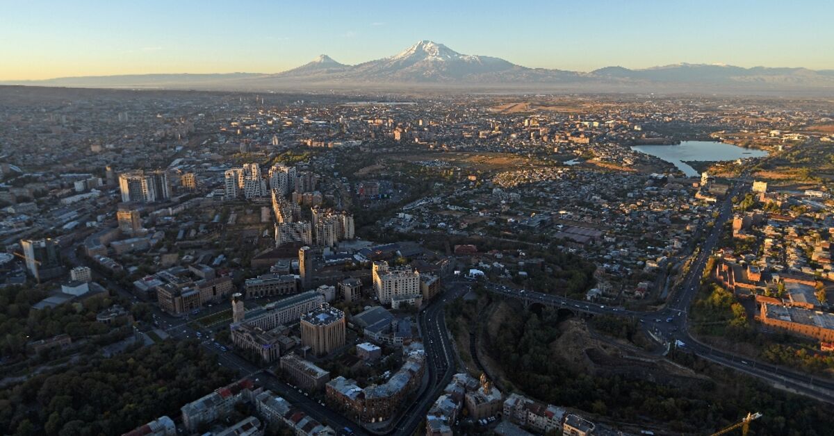 Europe, Canada leaders hold Yerevan talks in Trump’s shadow