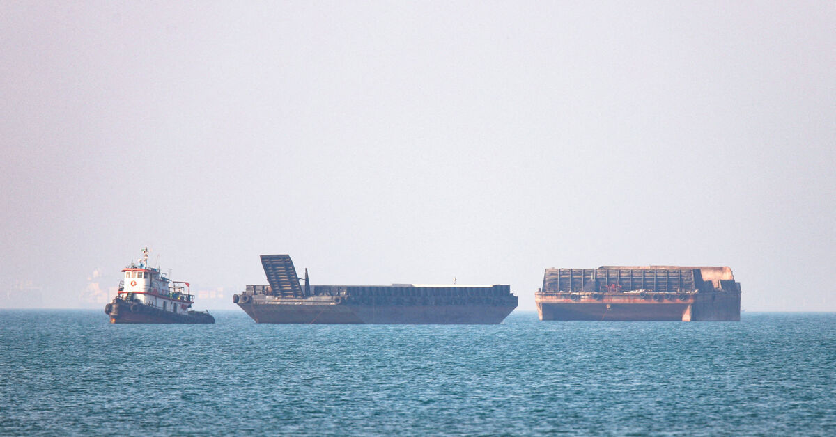 Middle East truce in doubt as US and Iran fight for control of Strait of Hormuz