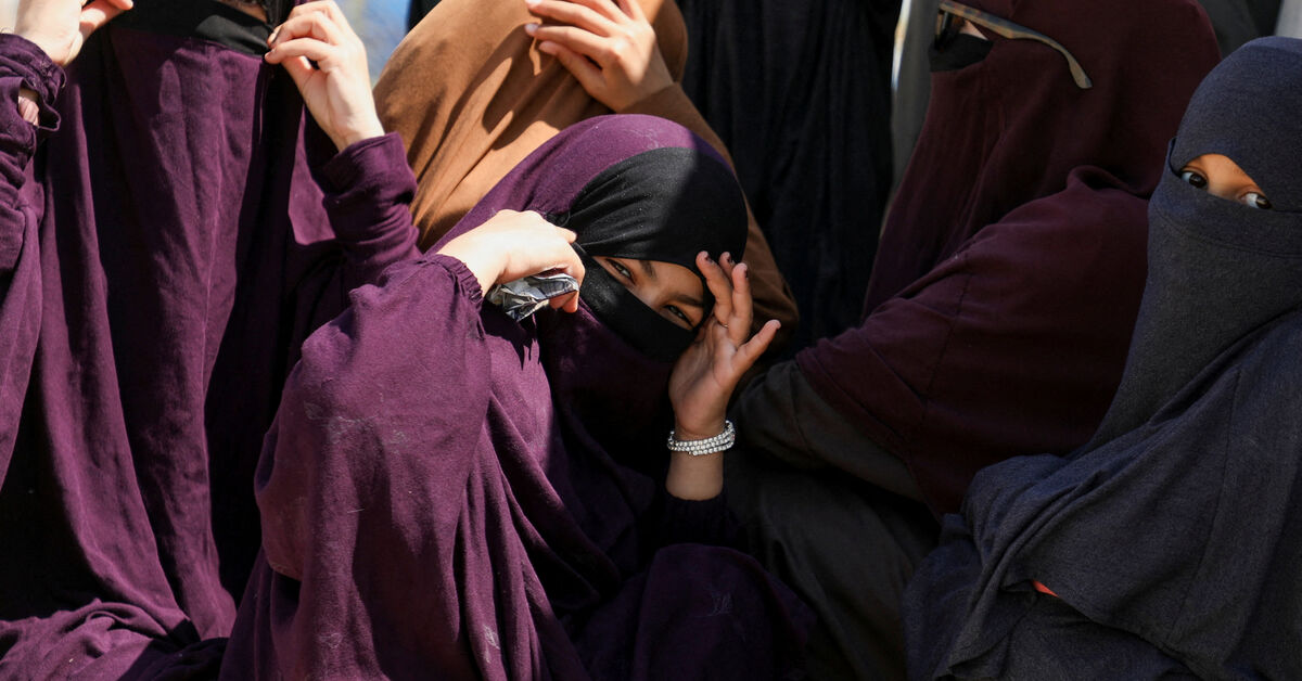 Australian women and children linked to Islamic State head home