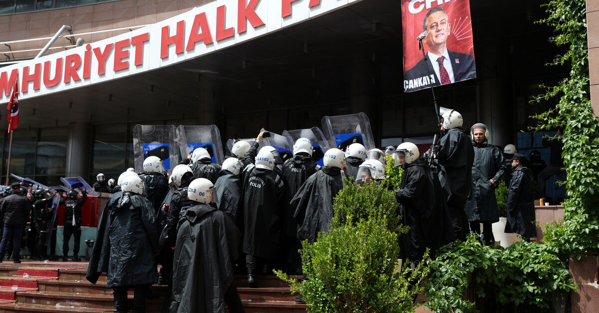 Turkey’s pro-Kurdish party condemns ousting of main opposition
