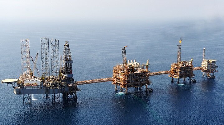 Mehr News Agency – Iran’s oil exports unstoppable: senior lawmaker
