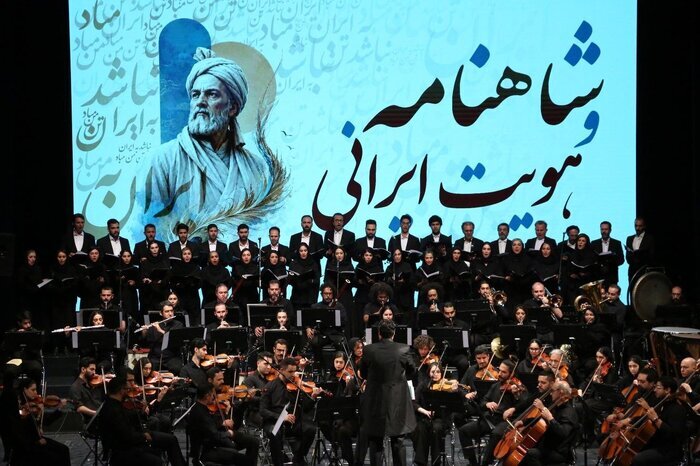 Leader emphasizes potential of Persian language, literature for promoting Islamic-Iranian culture