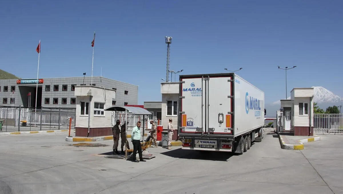 Truck traffic at Iran-Turkey customs borders to be facilitated