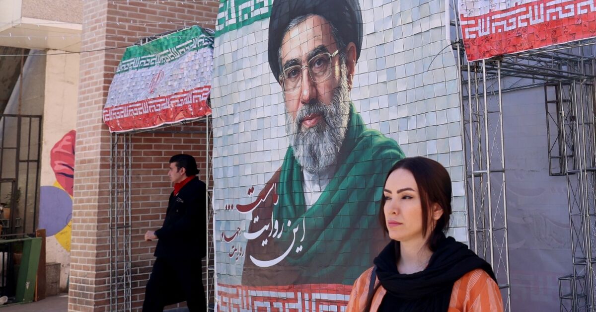 Iran’s Guards threaten US Mideast sites as Trump awaits Tehran response