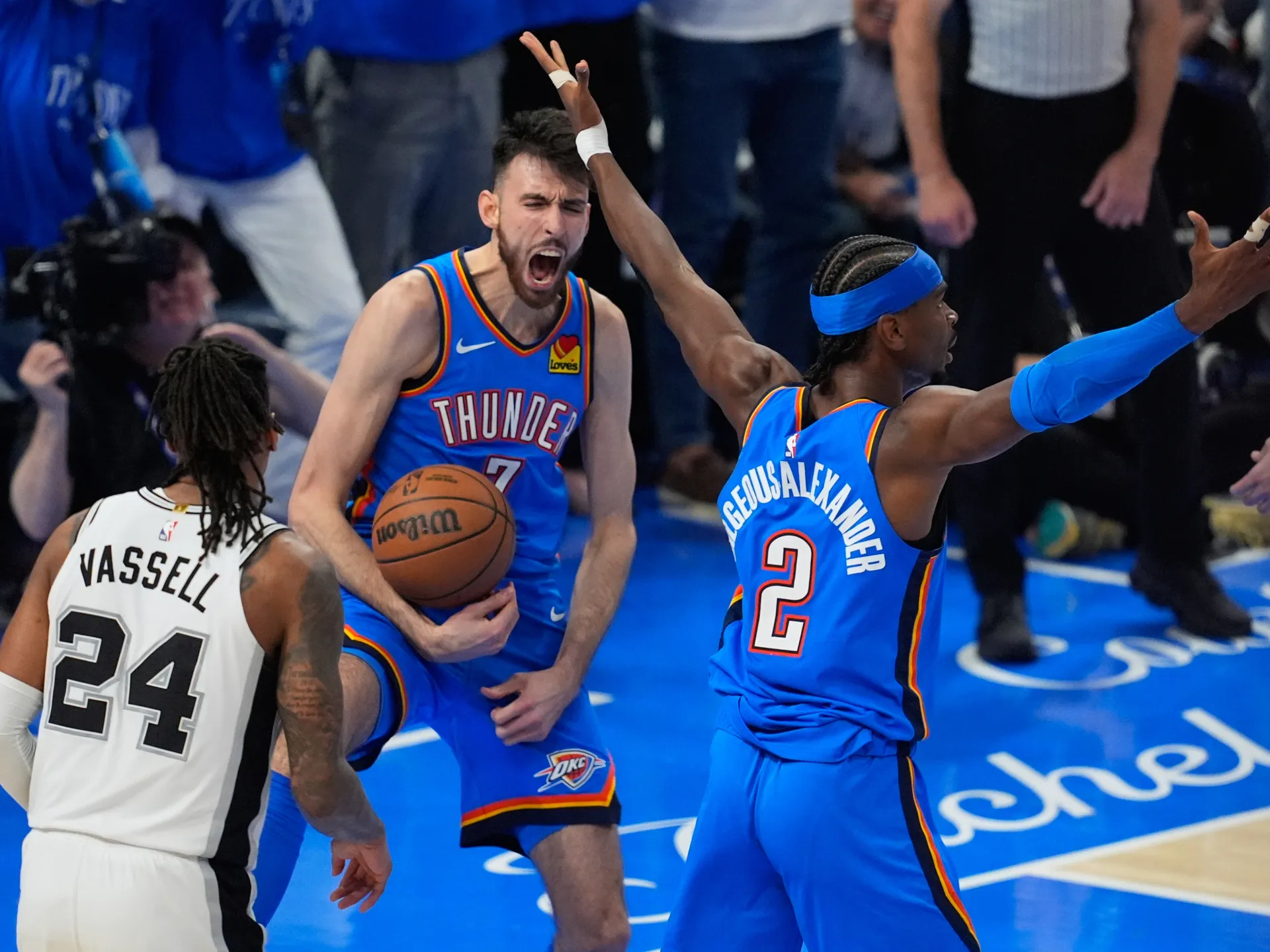 MVP Gilgeous-Alexander stars as Thunder level series with Spurs | Basketball