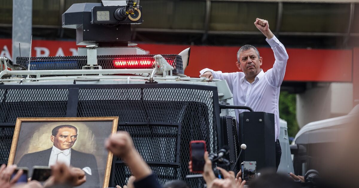 Majority in Turkey rejects court ruling ousting CHP’s Ozel, poll shows