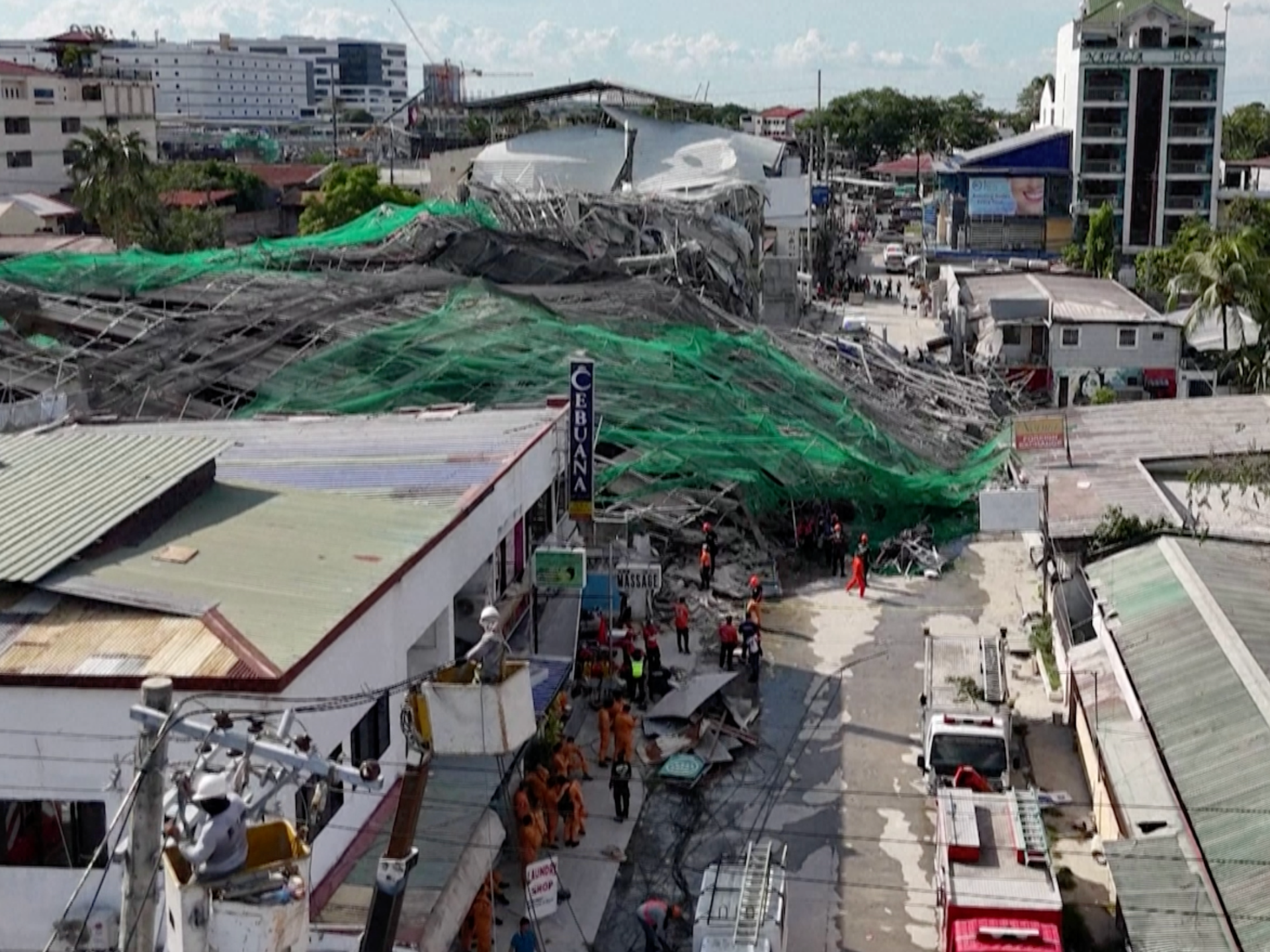 Rescuers search for survivors after hotel collapse in Philippines | Construction News