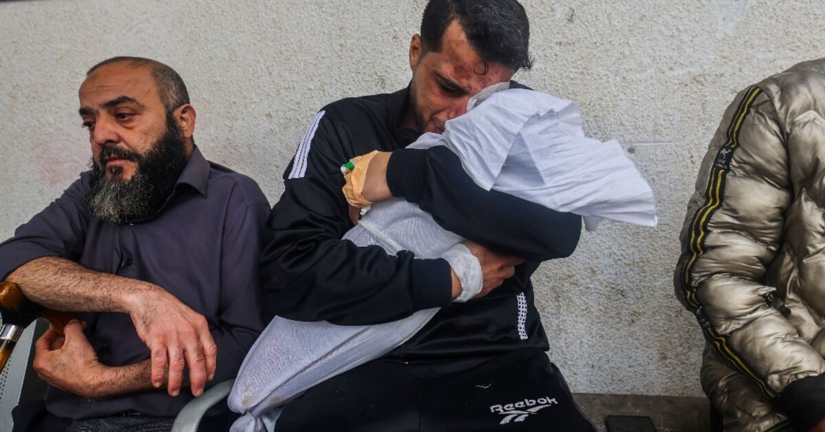 Photo and video journalists in Gaza to receive ‘Golden Pen’ award