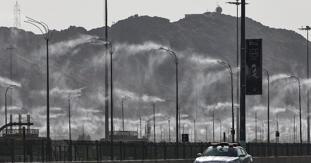 With ice cream and giant fans, hajj pilgrims battle searing heat