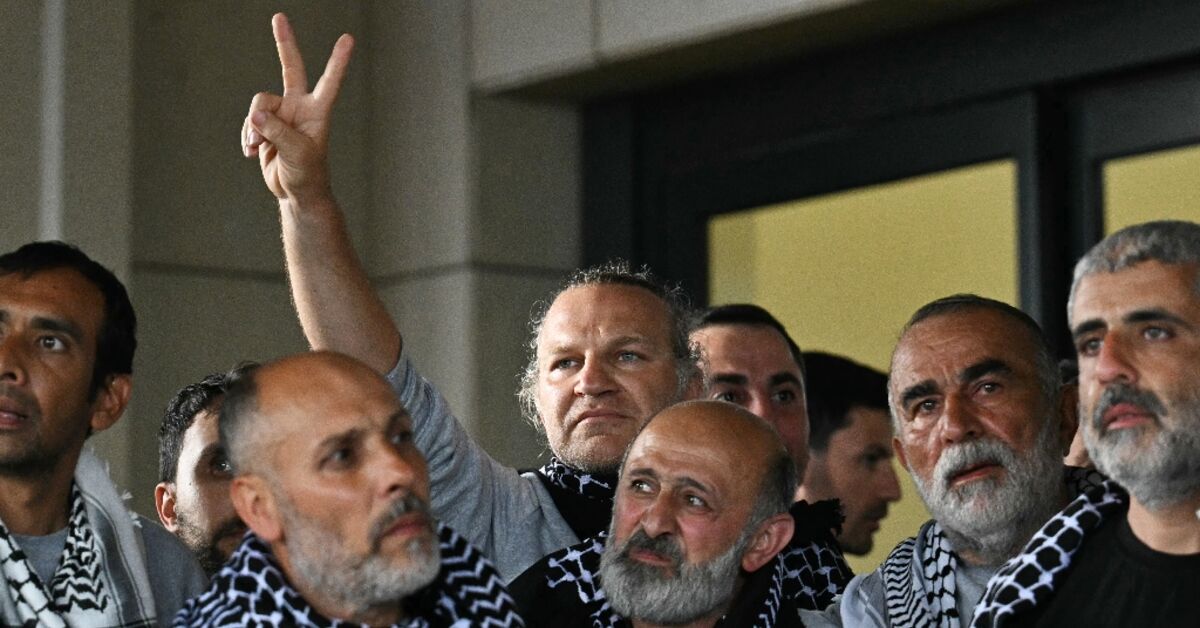 First Gaza flotilla activists arrive in Turkey after Israel deportation