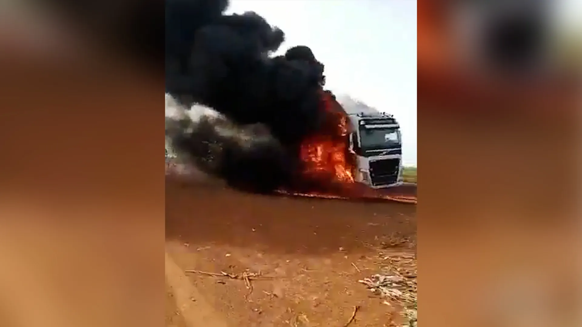 Al-Qaeda-linked fighters in Mali set fire to food trucks | Tuareg News